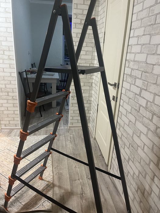 Продаю Стремянка  6ступеней