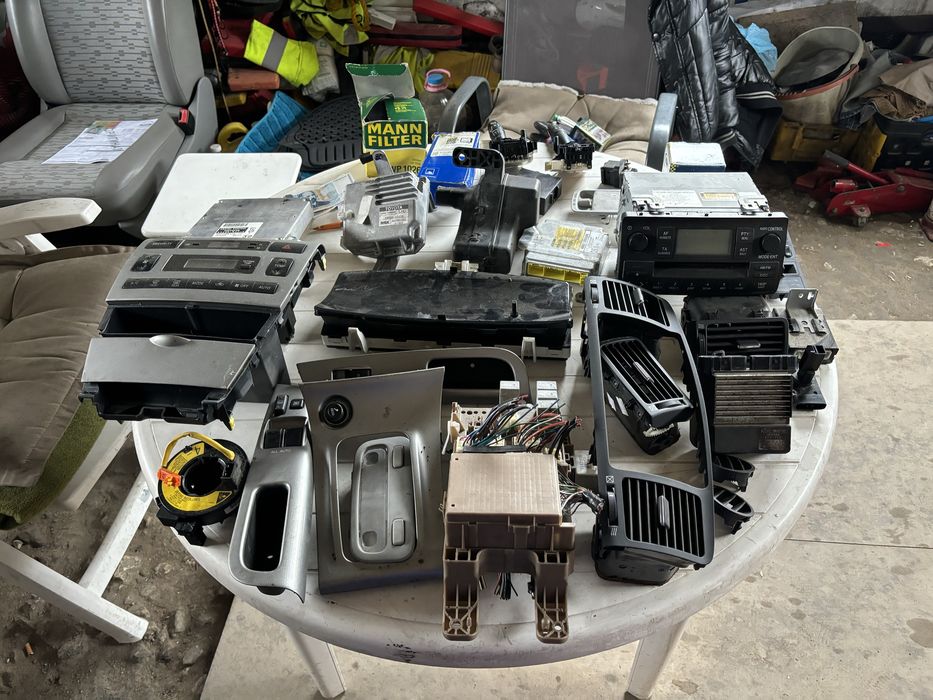 Интериор, табло, компютър двигател за Тойота Корола Версо дизел 02-06г