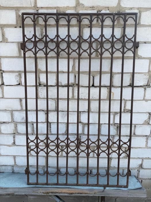 Решётка металлическая из арматуры 12 мм.