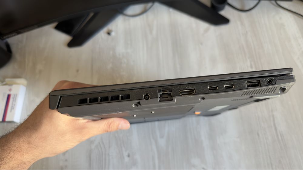 Laptop Gaming ASUS TUF F16 (RTX 4050, 16GB, 512GB) - Impecabil / Încă 1 an Garanție