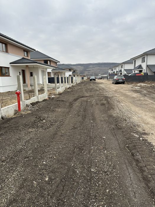 Case de vanzare JUCU DE MIJLOC