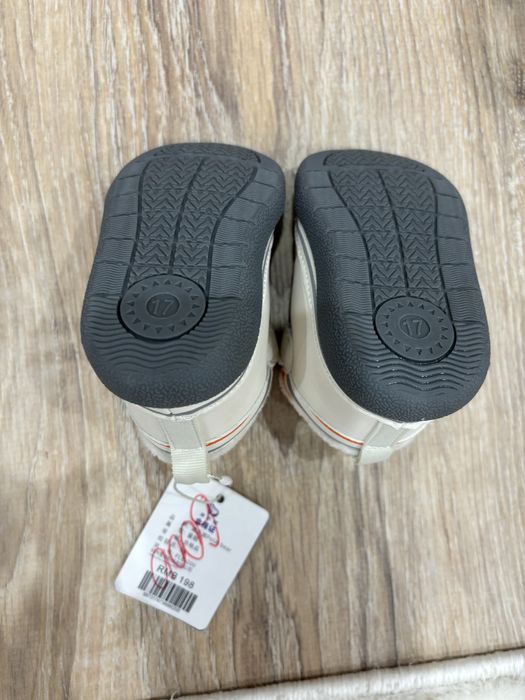 Новые детские ботинки