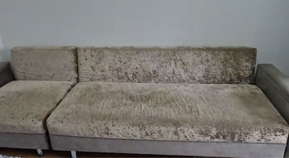 Продам диван  раскладной  срочно !