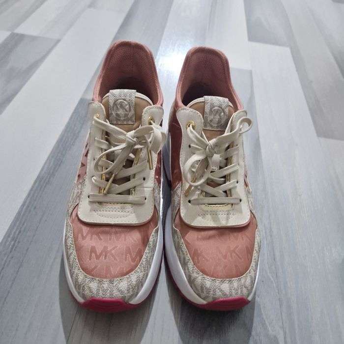 Кроссовки. Фирма Michael Korse.