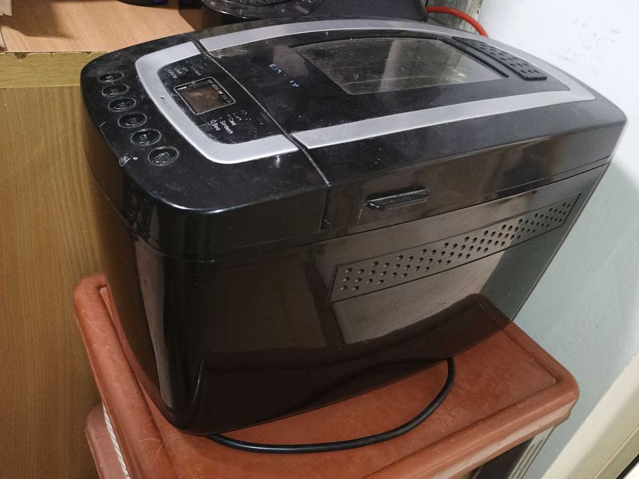 Хлебопекарна с две бъркалки Finlux FBM-1480, 800W, 1250 гр,12 програми