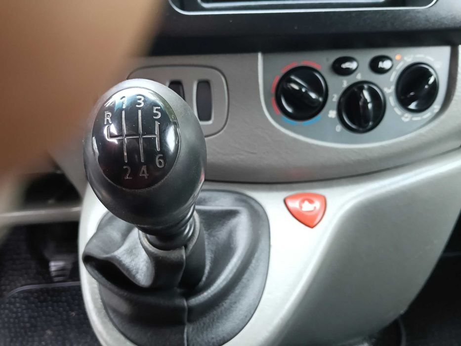 RENAULT Trafic (OPEL Vivaro) 2012 2.0dCi 115 CP E5 6 trepte AC, asigurare RCA+ITP valabile