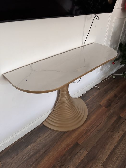 Консоль для интерьера