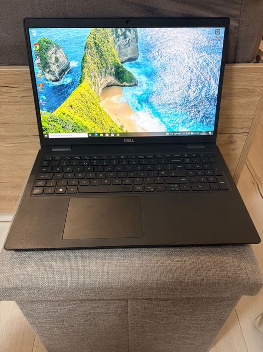 Лаптоп Dell Latitude 3520