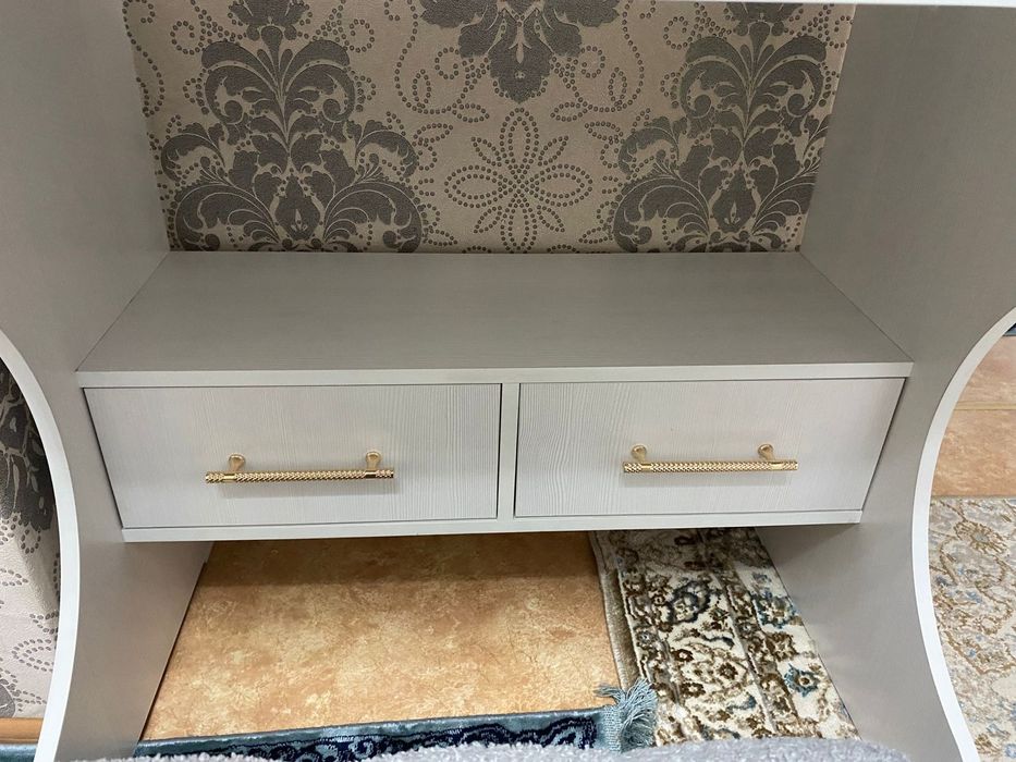 Продам школьный письменный стол