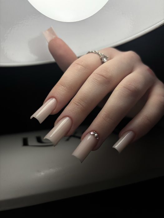 Unghii cu gel si semi