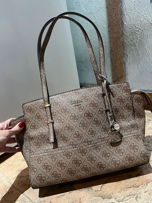 Guess оригинална, класическа чанта