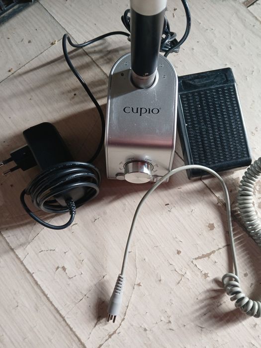 Vând freza de unghii Cupio