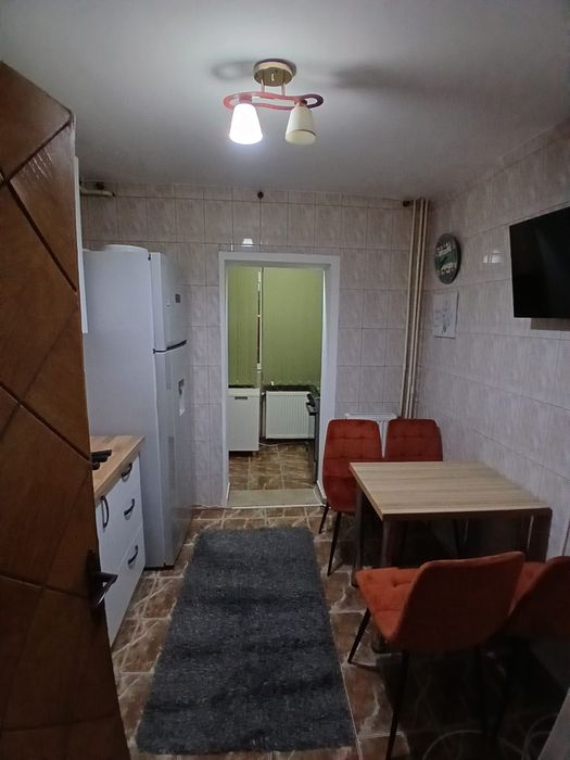 Proprietar Închiriez ap. 2 camere Trivale, etaj 2, parcare