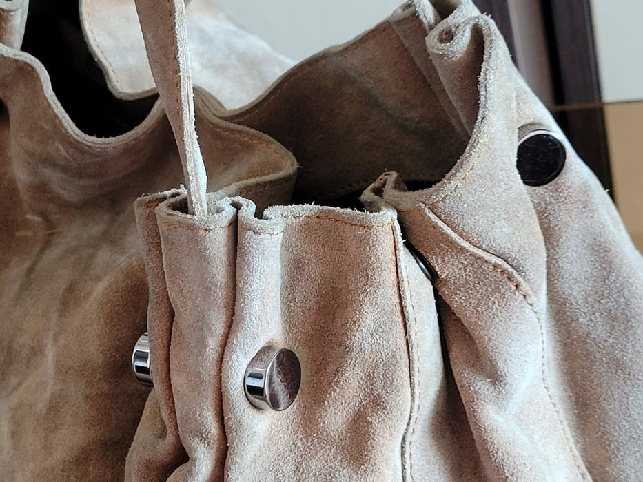 Geanta din piele intoarsa