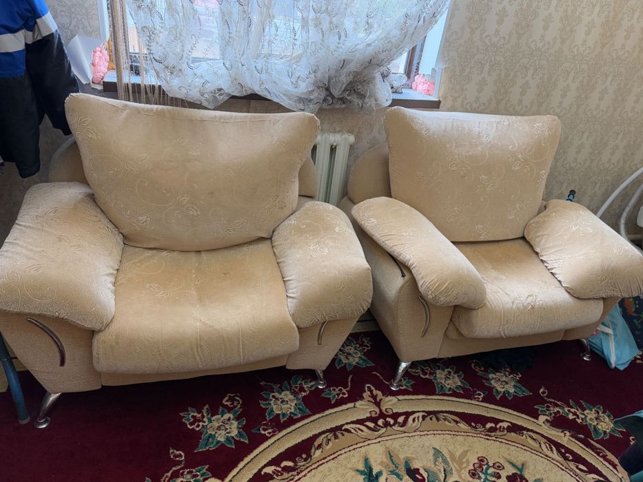 Диван, еки креслосымен