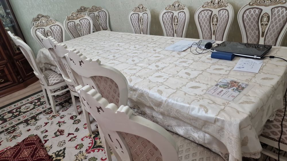 Продам  стол  для гостинной