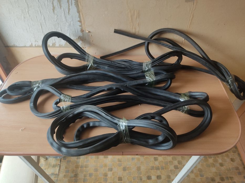 Продам уплотнители дверные БМВ е 36
