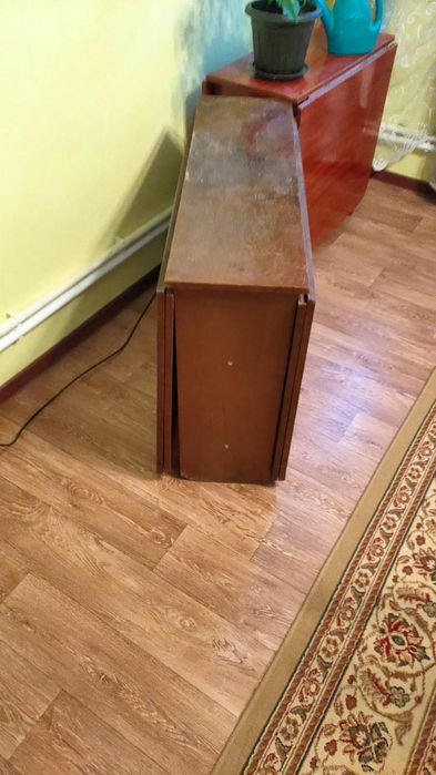 Продается стол книжка