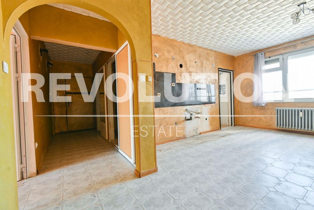 Тристаен апартамент в ж.к. Сухата река