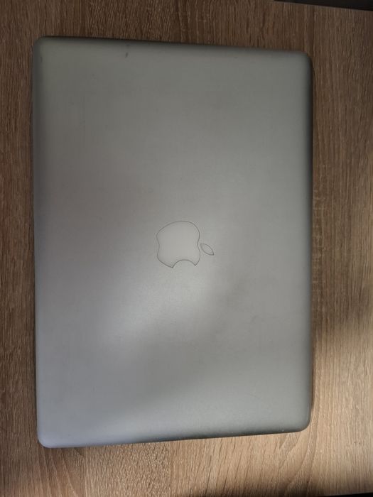 MacBook Pro 13" 2010 SSD 256GB + зарядно + мишка (работещ)