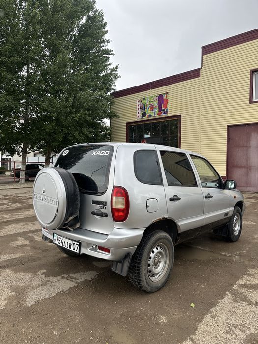 Chevrolet niva машина