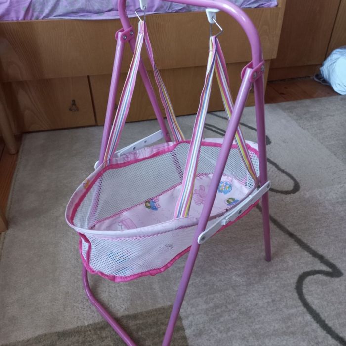 Момичешки играчки: barbie, люлка и легло за бебе, кукла