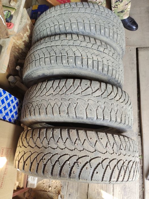 Продам комплект зимней резины R15