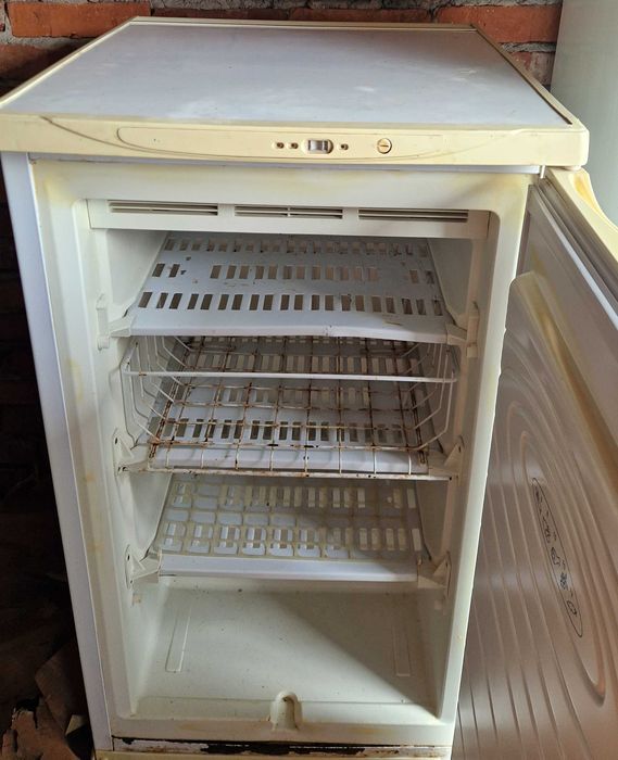 Продам компактный морозильник