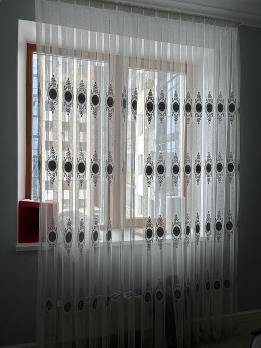 Белая тюль с узором