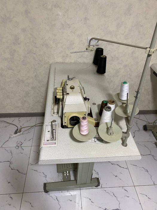 Оверлок швейная машинка