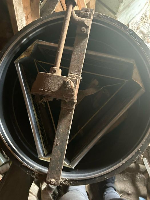 Центрофуга за мед,кошери и рамки.