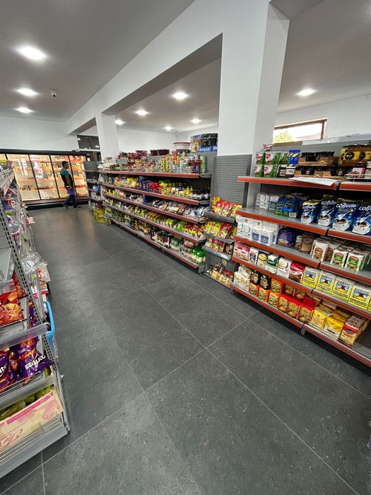 Rafturi metalice durabile și estetice