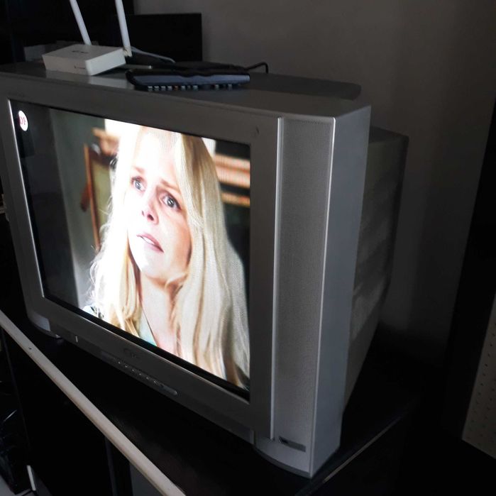 LG Flatron Digital 100Hz Телевизор плосък 70 см диагонал