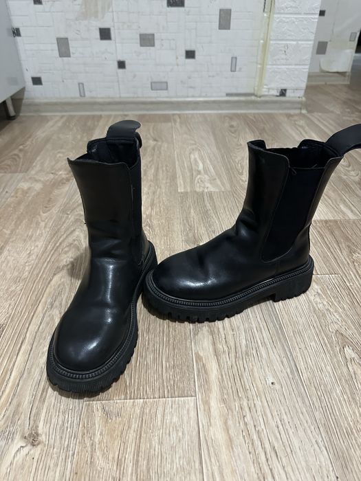 Продам обувь ботинки женские
