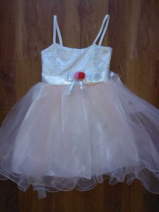 Детска рокля за 3-4 год.