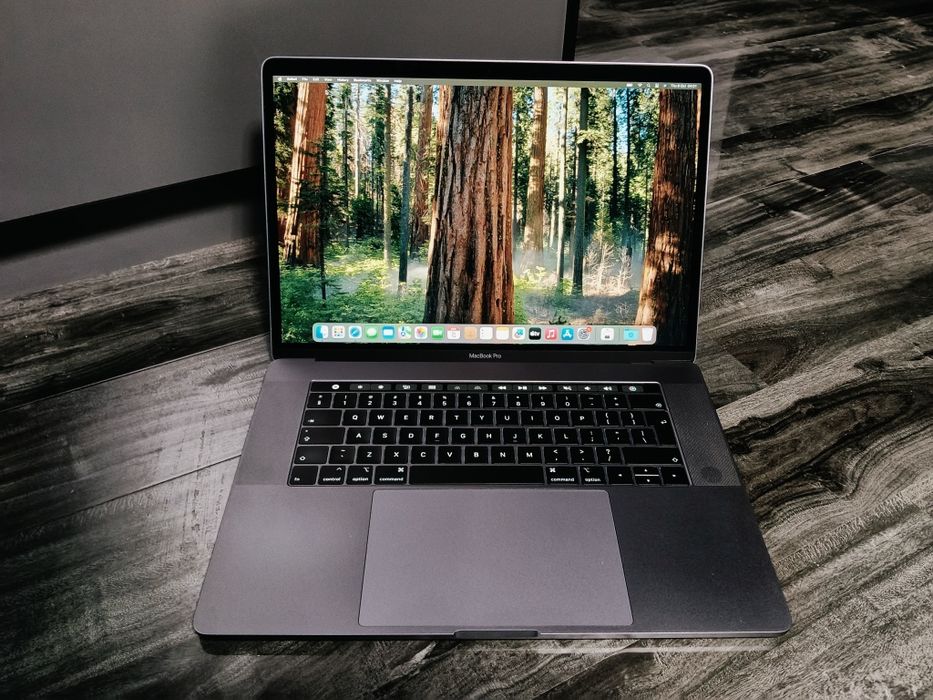 Apple MacBook Pro Retina Touchbar