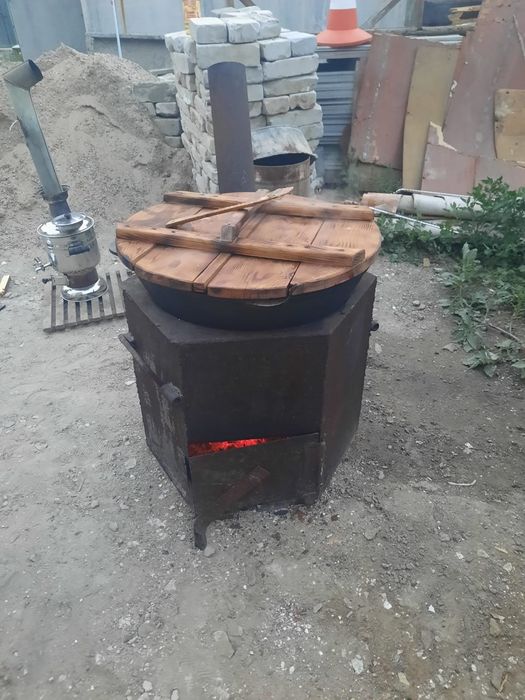 Продам печь с чугунным казаном