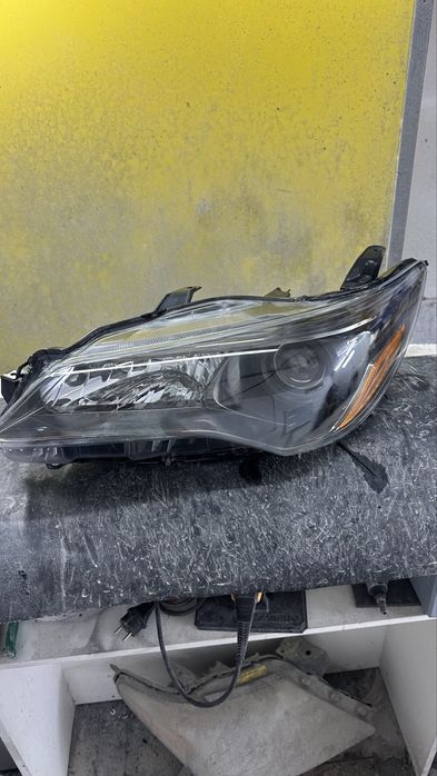 Левая фара Toyota Camry