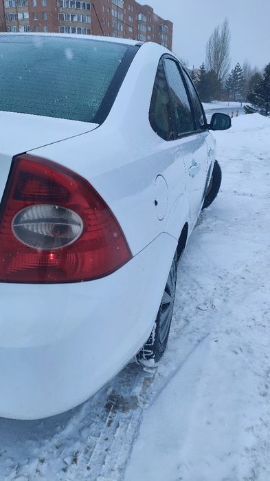 Ford Focus 2011 седан