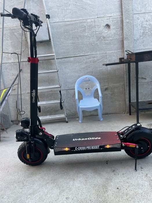 Vînd trotinetă puternică cu două motoare.