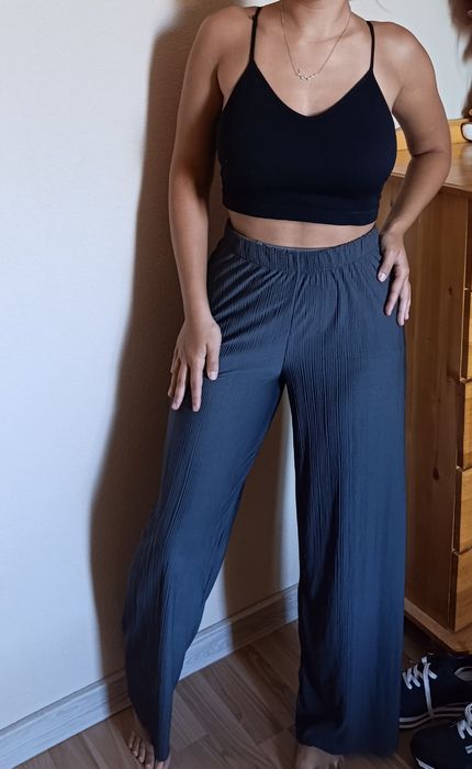 Продавам плисиран широк панталон ASOS DESIGN - S
