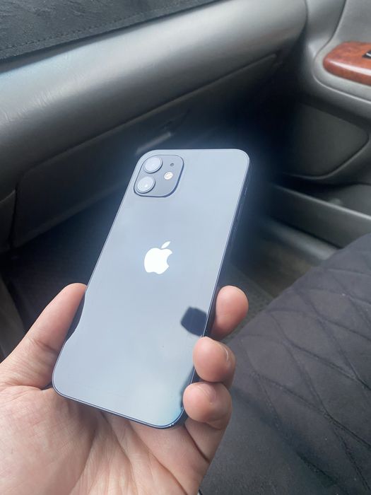 Продам айфон 12  iphone 12