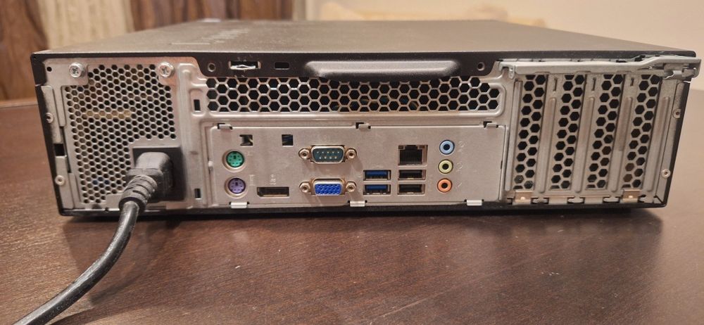 Lenovo Thinkcenter M700 SFF