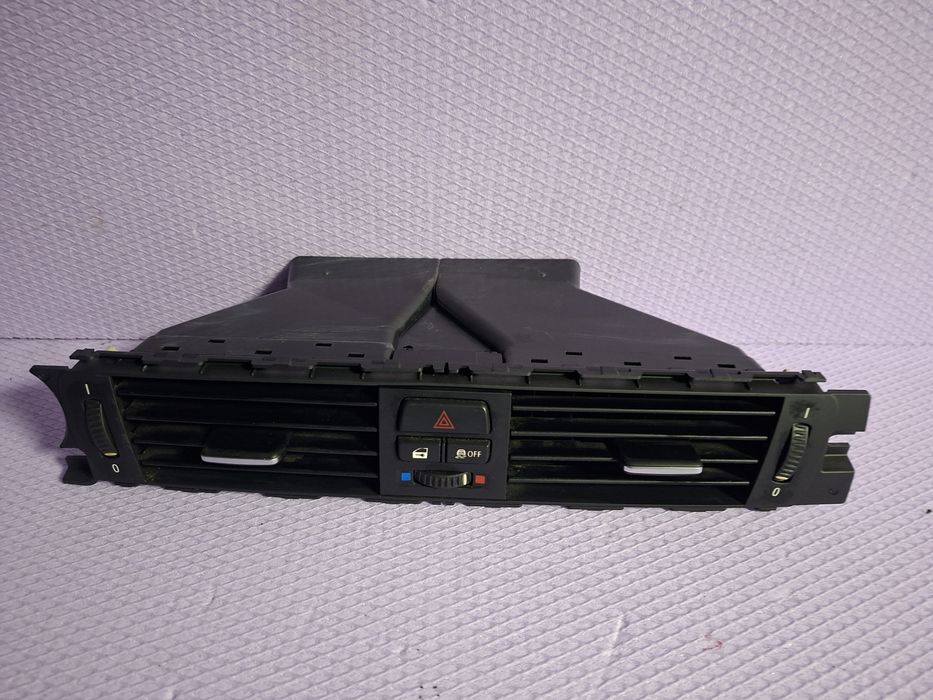 Grila ventilație bord centrala BMW E90 E91 E92 E93 Cod 9130458