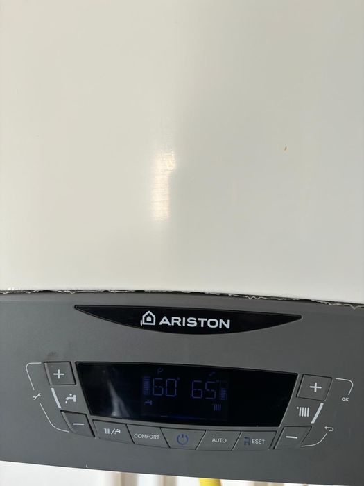 Dezmembrez pentru piese Centrala Ariston