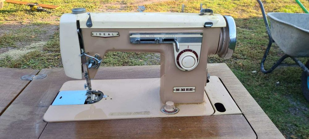 Швейная машинка механическая немецкая