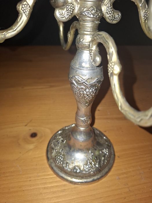 Продавам свещник с пед поставки