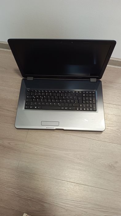 Lot 4 laptopuri funcționale dar incomplete