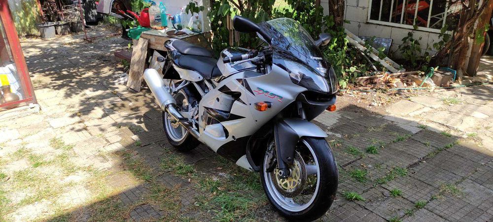 Продавам мотор  Кавазаки ZX6R