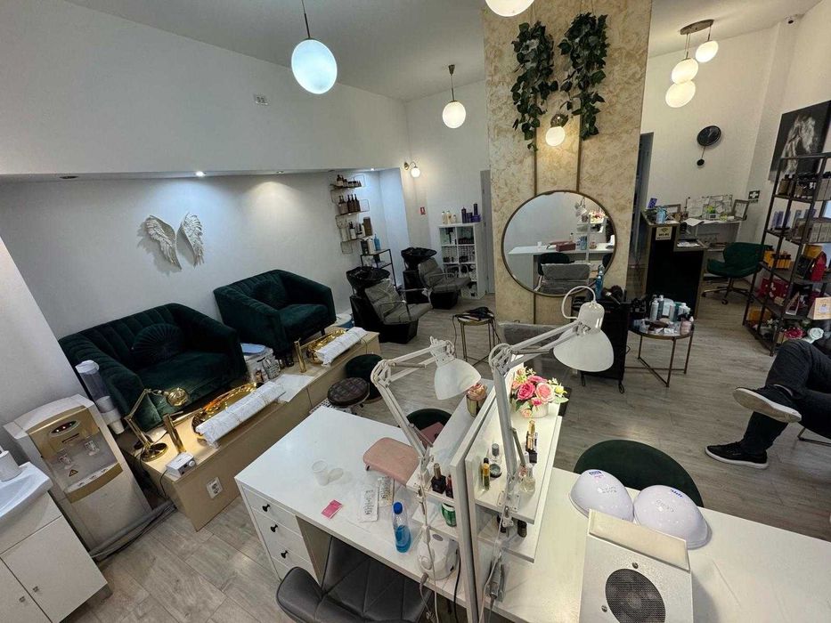 SALON DE ÎNFRUMUSEȚARE -complet echipat